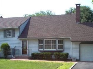 34 Elizabeth St, Patchogue, NY 11772