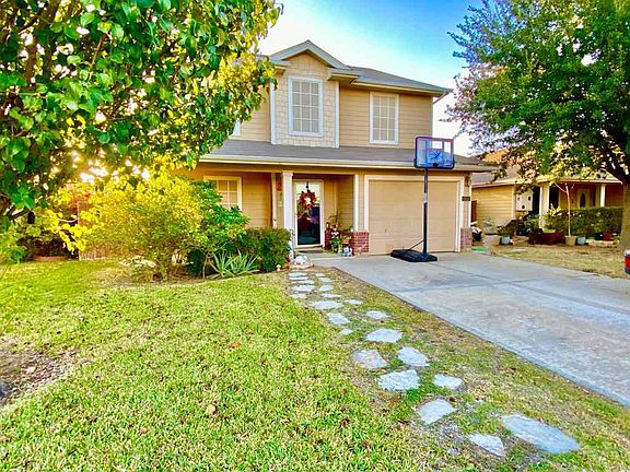 2nd image of 1704 Aransas Pass Dr