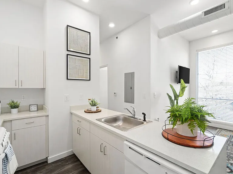 MAIN608 — Photo 21