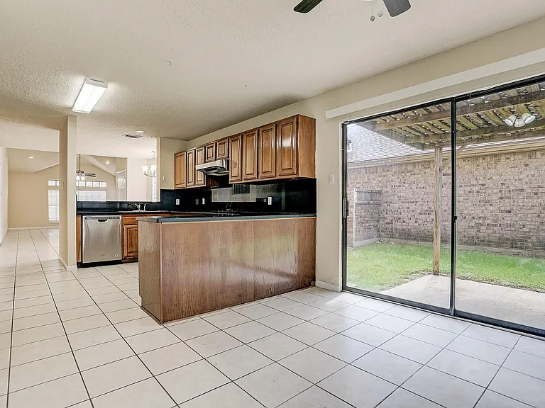 1538 Ainsdale Dr — Photo 6