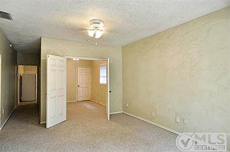 4th image of 2705 Throckmorton St