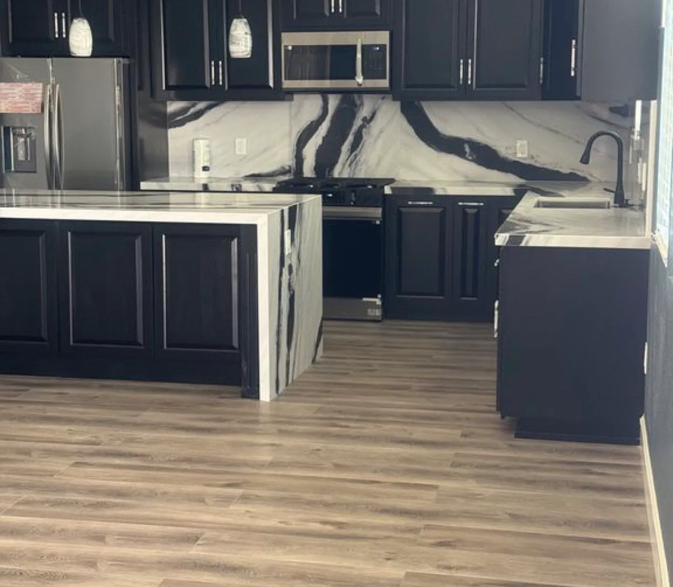 4 bed, 2500 sqft, $3,250 — Photo 2
