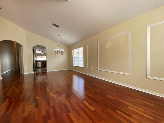 2nd image of 10033 Silmarien St
