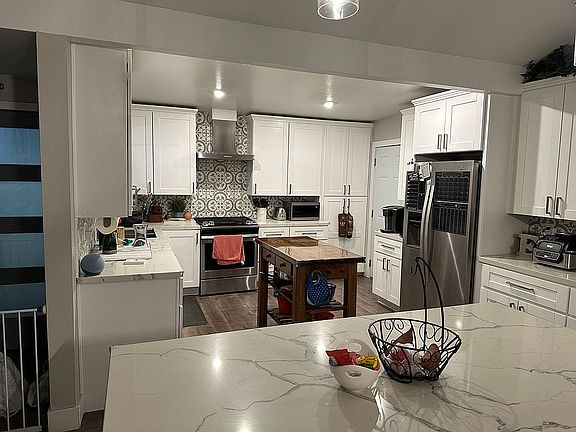 3rd image of 9144 Hector Ave