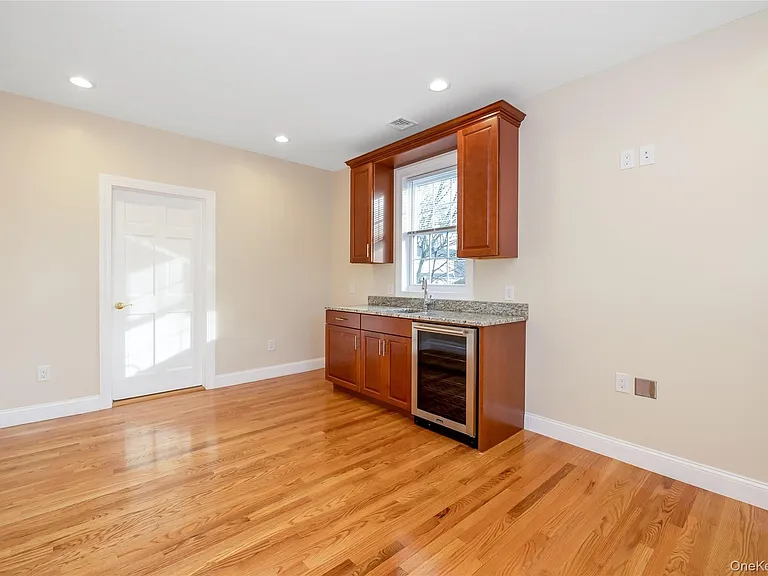 16 Grand Blvd — Photo 31