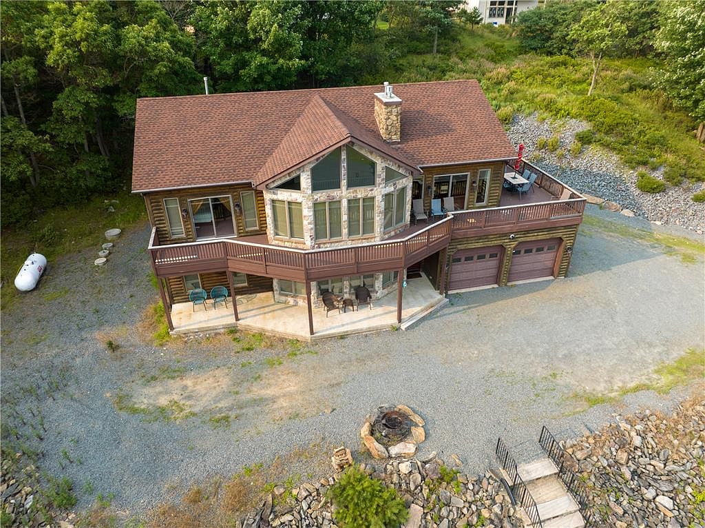 2114 Strawberry Lndg, Long Pond, PA 18334 Zillow