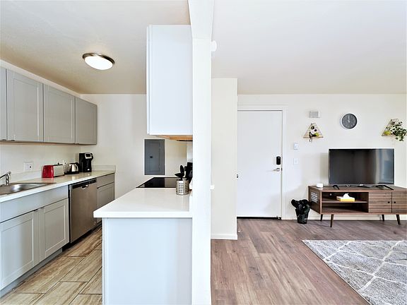 4th image of 3024 NE 145th St APT 1