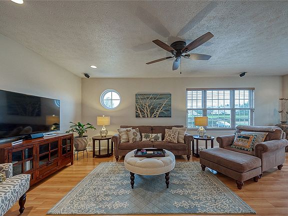 2nd image of 3015 Ironwood Cir