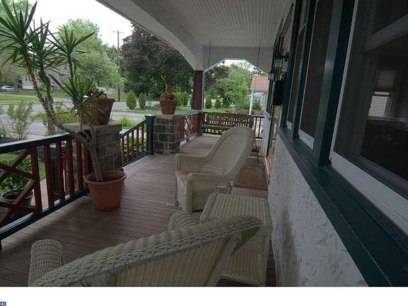 4th image of 1158 Morton Ave