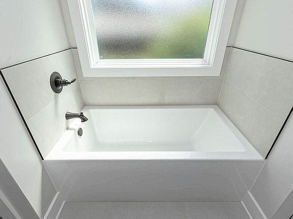 3rd image of 5318 Lakeshore Rd