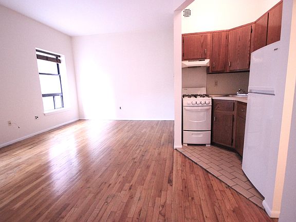 4th image of 605 W 112th St APT 4C