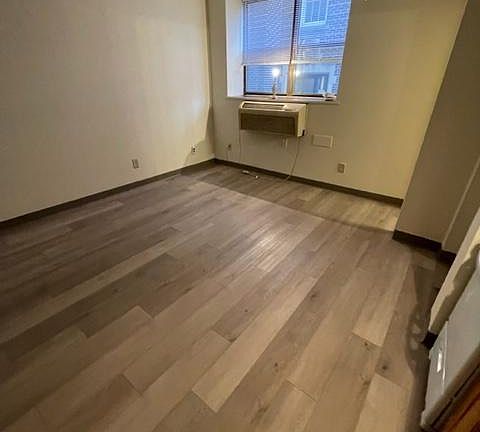5th image of 411 S 42nd St APT 202