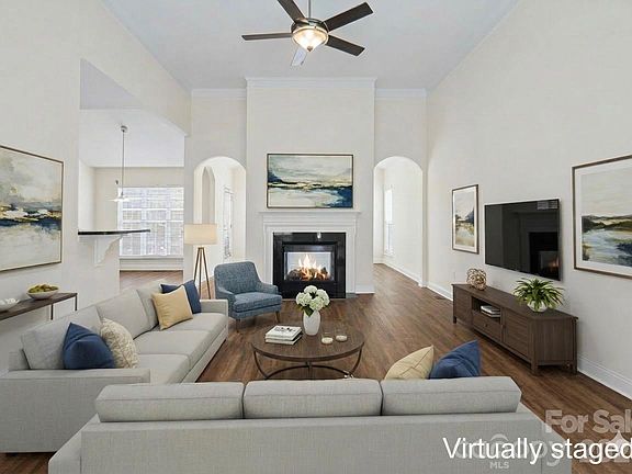 3rd image of 7039 Sedgebrook Dr W