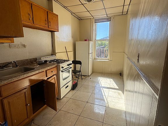 5th image of 6932 Myrtle Ave APT 3