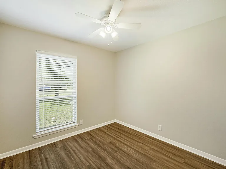 8527 Maine Dr — Photo 5