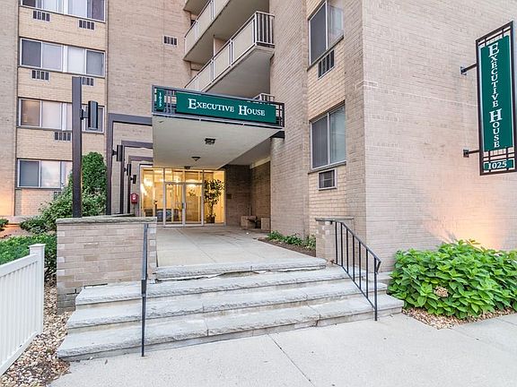 2nd image of 1025 Hancock St Unit 1Q
