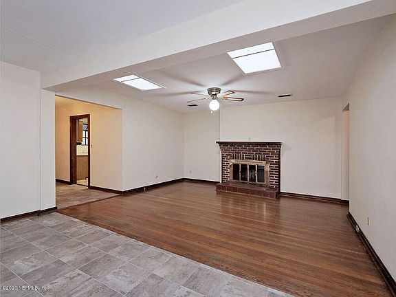 3rd image of 2208 Lake Dr