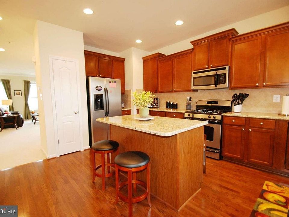 1st image of 7376 Mockingbird Cir