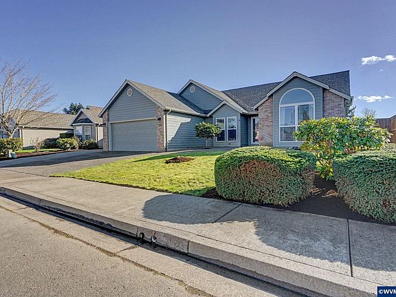 2nd image of 754 Pinehurst Ave NE