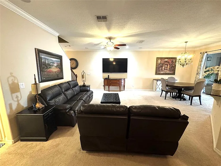 1483 Hillview Ln — Photo 2