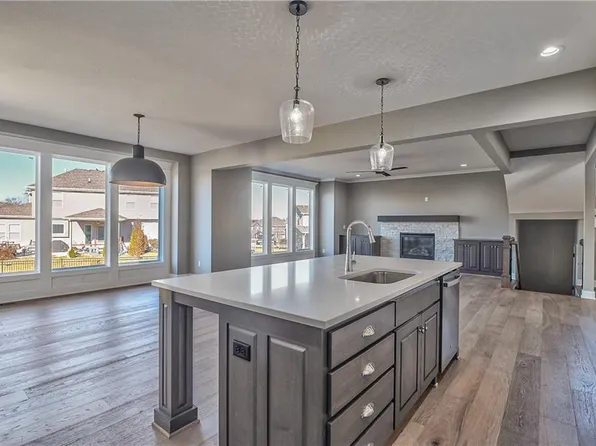 24604 W 126th Ter, Olathe, KS 66061