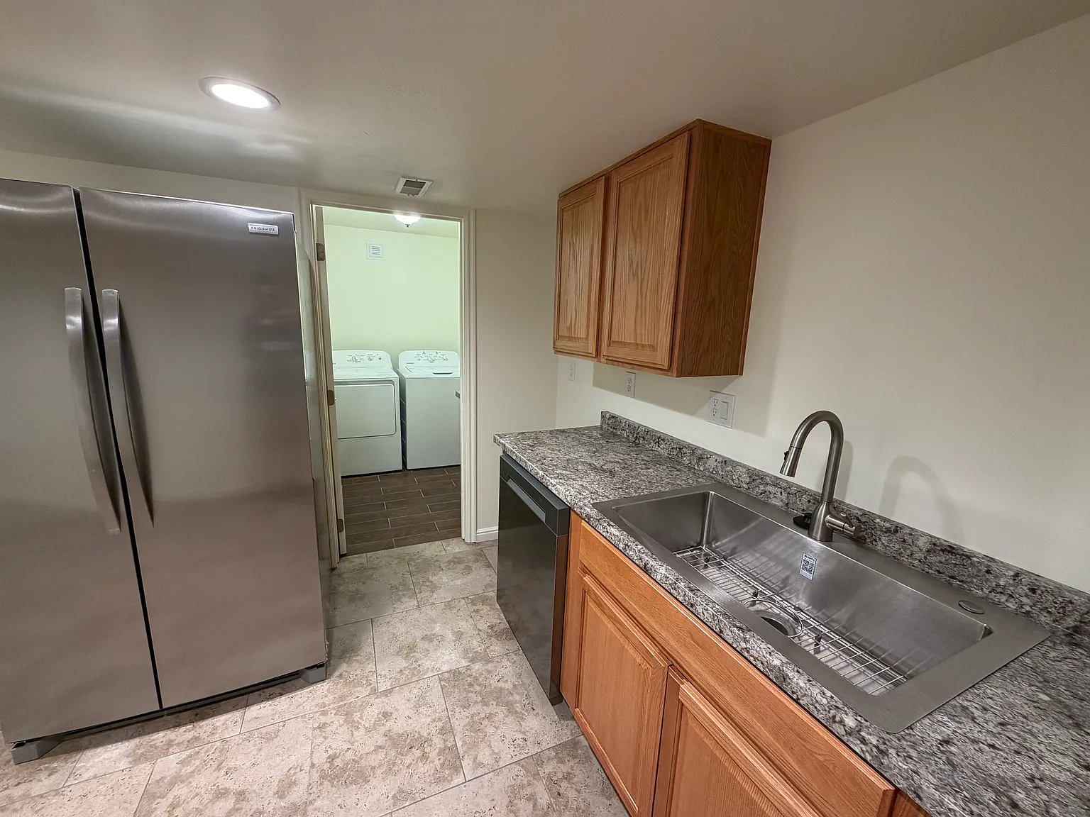3 bed, 1800 sqft, $1,849 — Photo 2