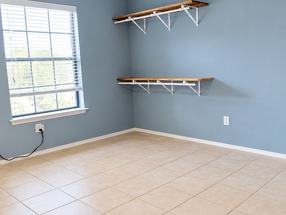 3rd image of 401 Thicket Ln