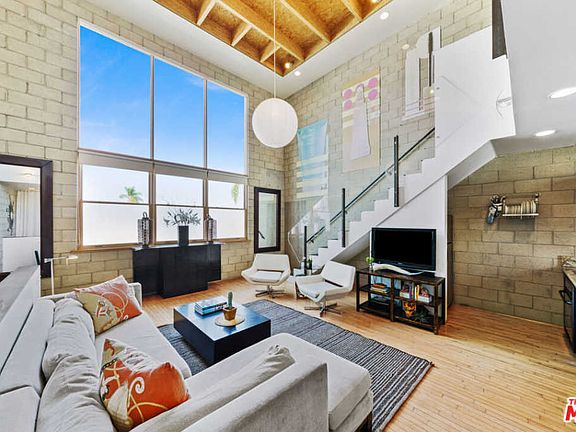 3rd image of 717 N Cahuenga Blvd APT B2