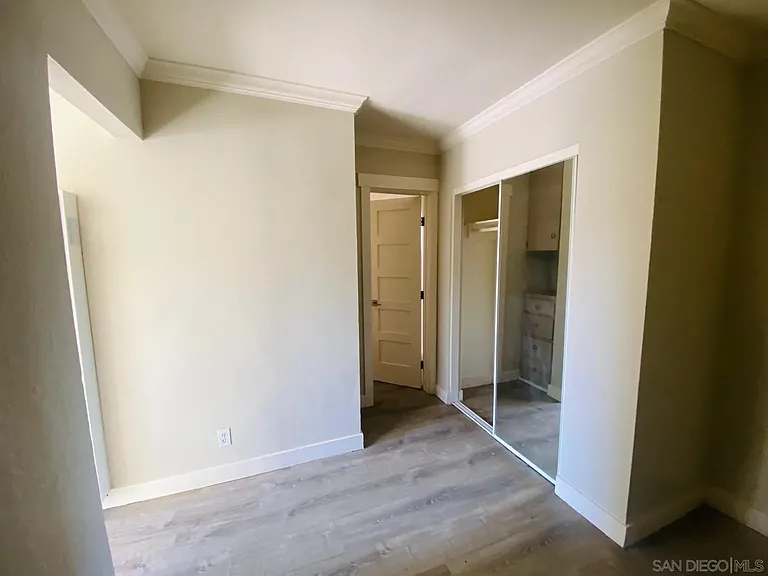 297 S Mollison Ave — Photo 7