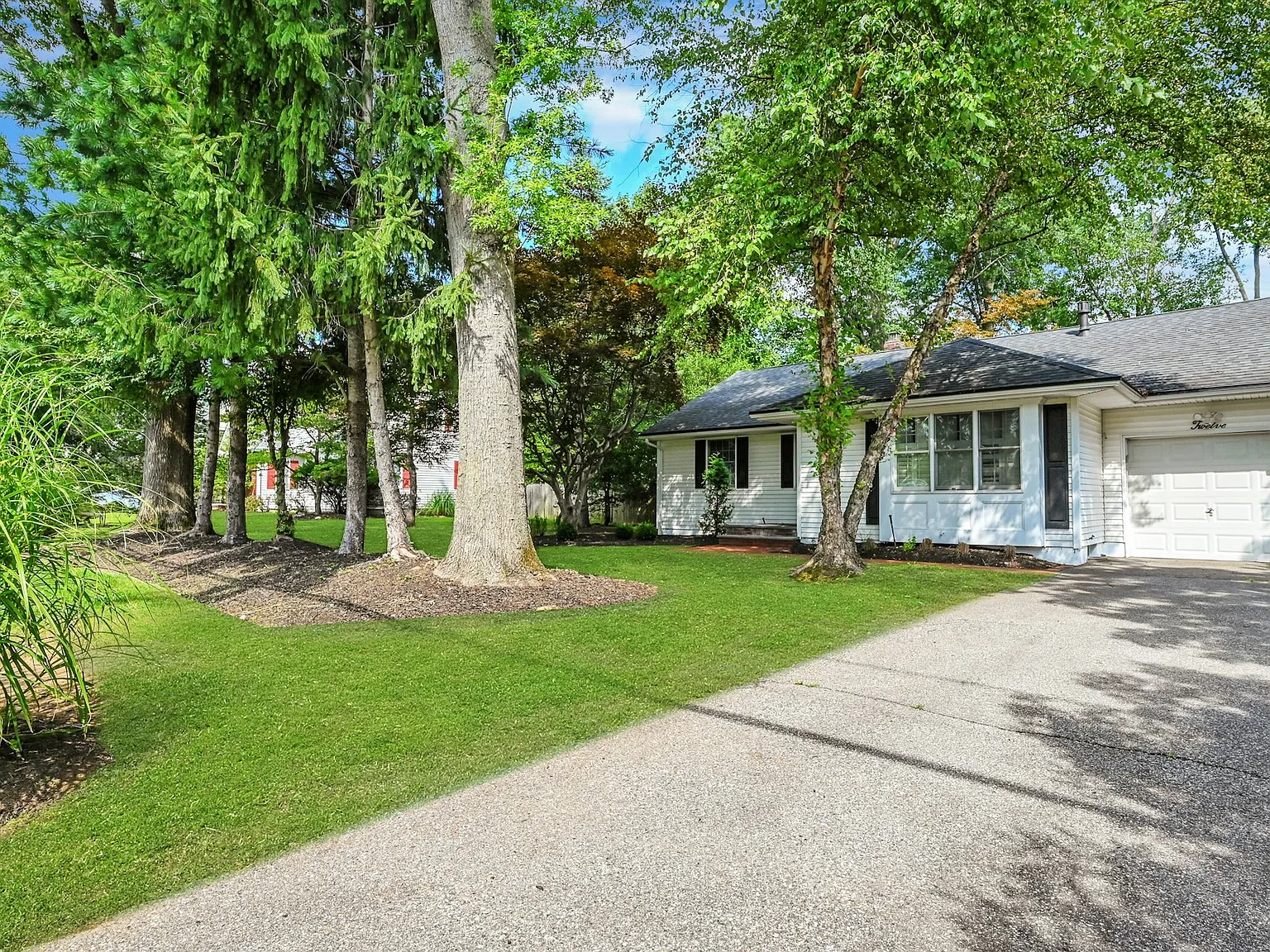 3 bed, $5,000 — Photo 2