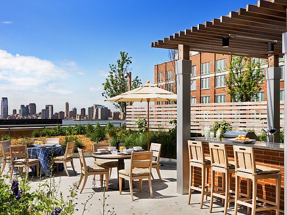 5th image of 450 West 17th Street