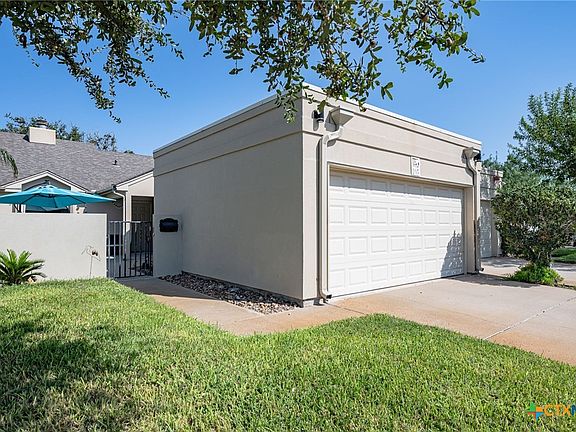 3rd image of 105 Pebble Creek Dr