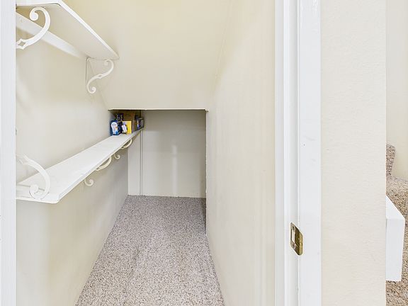 4th image of 114 Hickory Dr #1