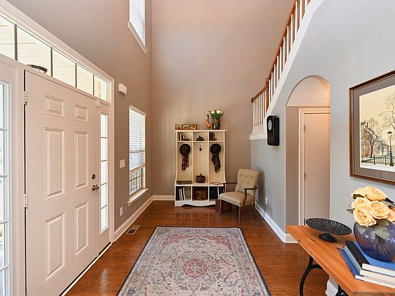 4th image of 110 Hattie Ct