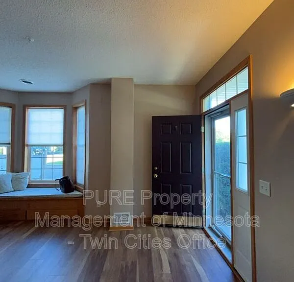 1033 Traditions Ct — Photo 4