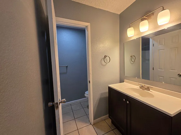 Gareth Ln - Triplex — Photo 19