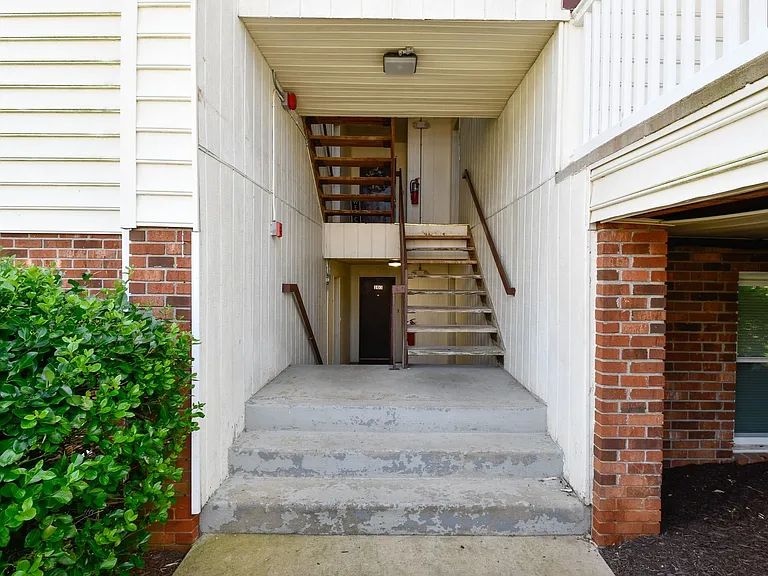 102 Chesterfield Ln #201 — Photo 2