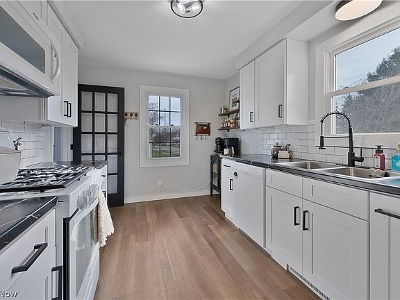 4th image of 261 Sexton St