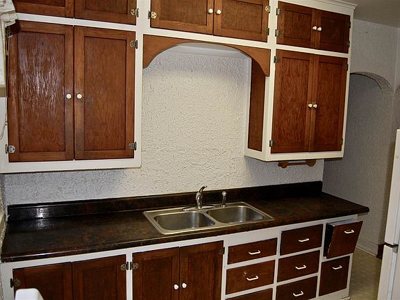 4th image of 1401 N Stever Ave