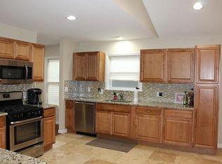 209 E Baker Ave, Clawson, MI 48017