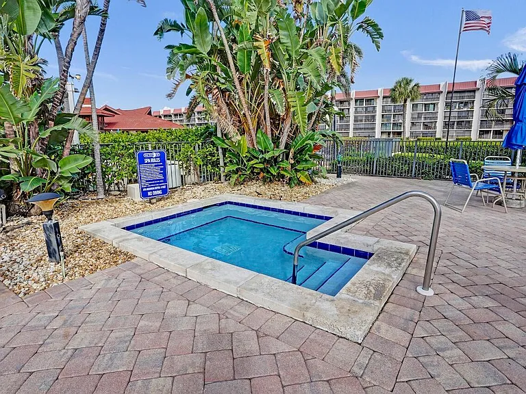107 Half Moon Cir #H1 — Photo 51