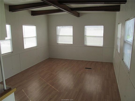 5th image of 3164 Norton Ln