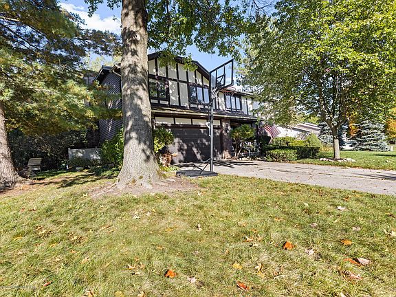 2nd image of 3927 Cloverdale Ave