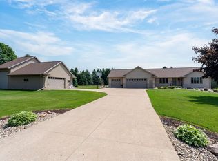 N5032 Clinton Dr, Shiocton, WI 54170