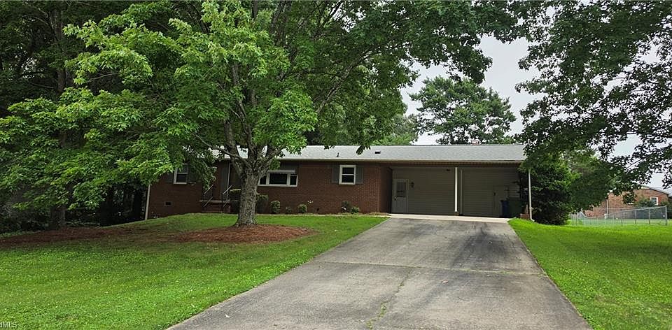 1st image of 435 Lakecrest Dr