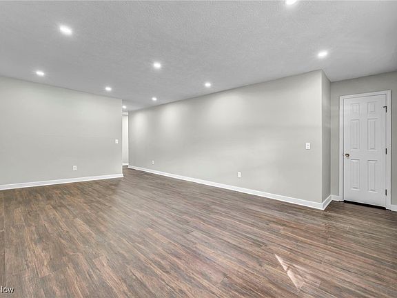 4th image of 8107 Barberry Hill Dr