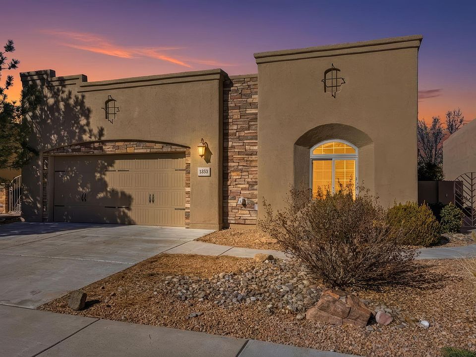 1st image of 1323 Valle Ln NW