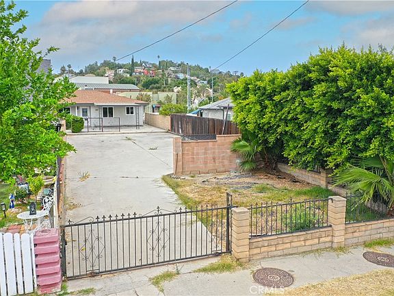 4th image of 5245 Navarro St