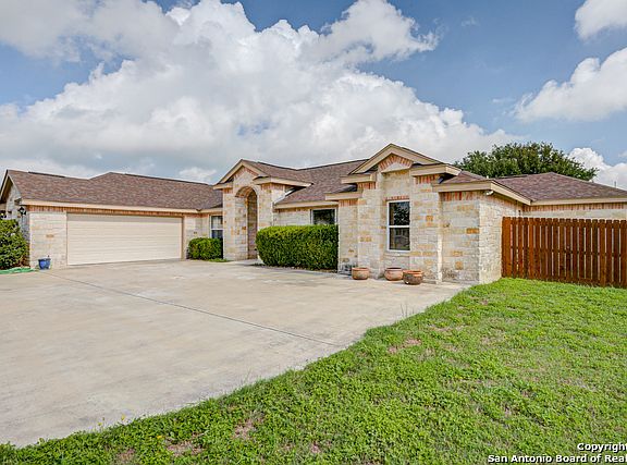 5th image of 15807 Lake Breeze Dr