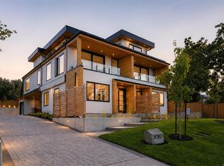 3080 Oakdowne Rd #2, Oak Bay, BC V8R5N9